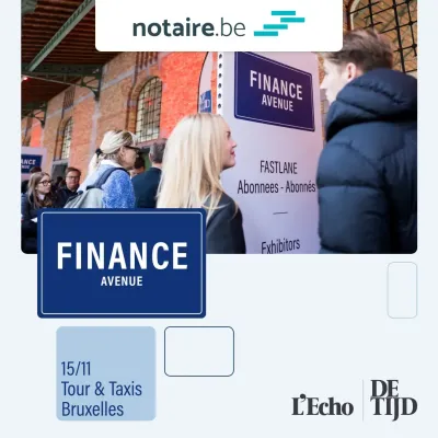 Passants à Finance Avenue