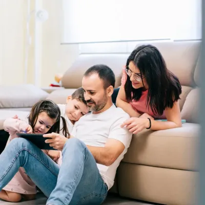 familie in de zetel