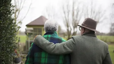 Koppel dat in de tuin staat