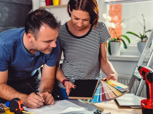 Un couple entame des travaux de rénovation dans leur maison en Belgique.
