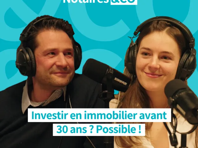 Un notaire et une jeune citoyen intervienne pour le podcast Notaires&CO de Notaire.be pour parler d'investissement immobilier avant 30 ans en Belgique.