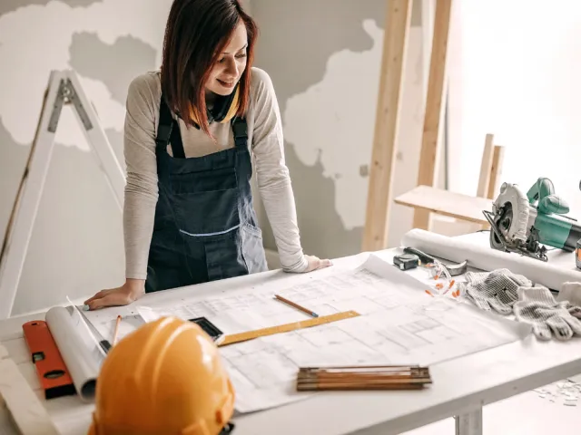 Une nue-propriétaire chargée d'effectuer de gros travaux de rénovation dans le bien de l'usufruitier.