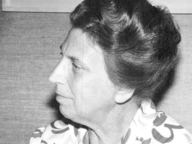 Odette De Wynter, première femme nommée notaire en Belgique (en 1955).