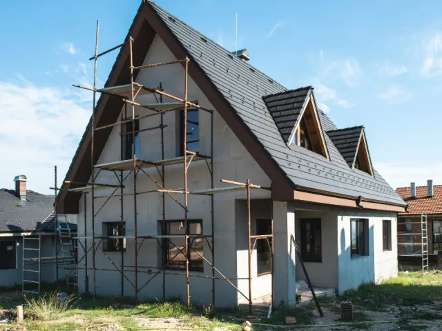 Maison en construction mise en vente en Belgique.